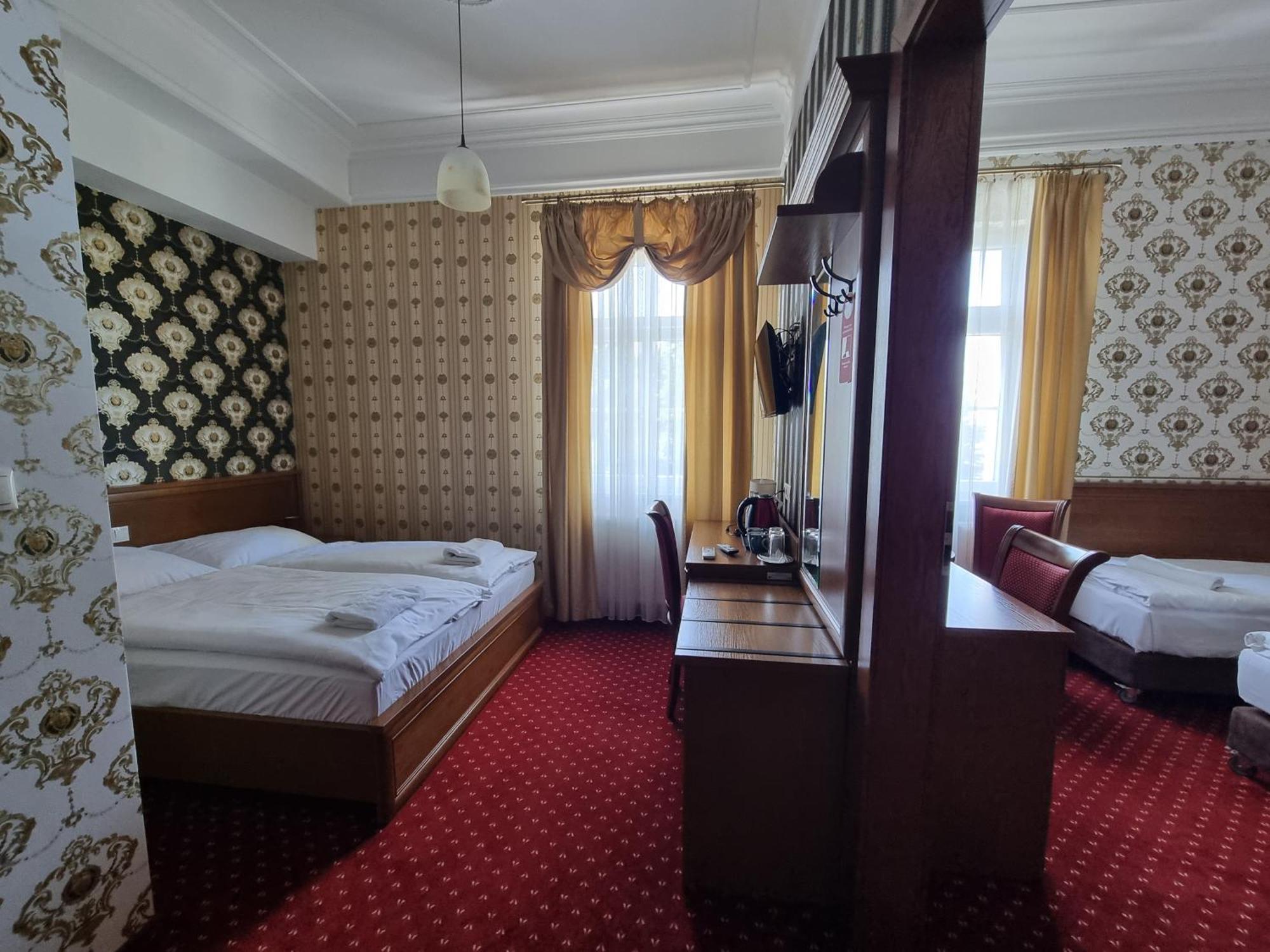 Palac Lucja Bb Zakrzow  Exterior photo